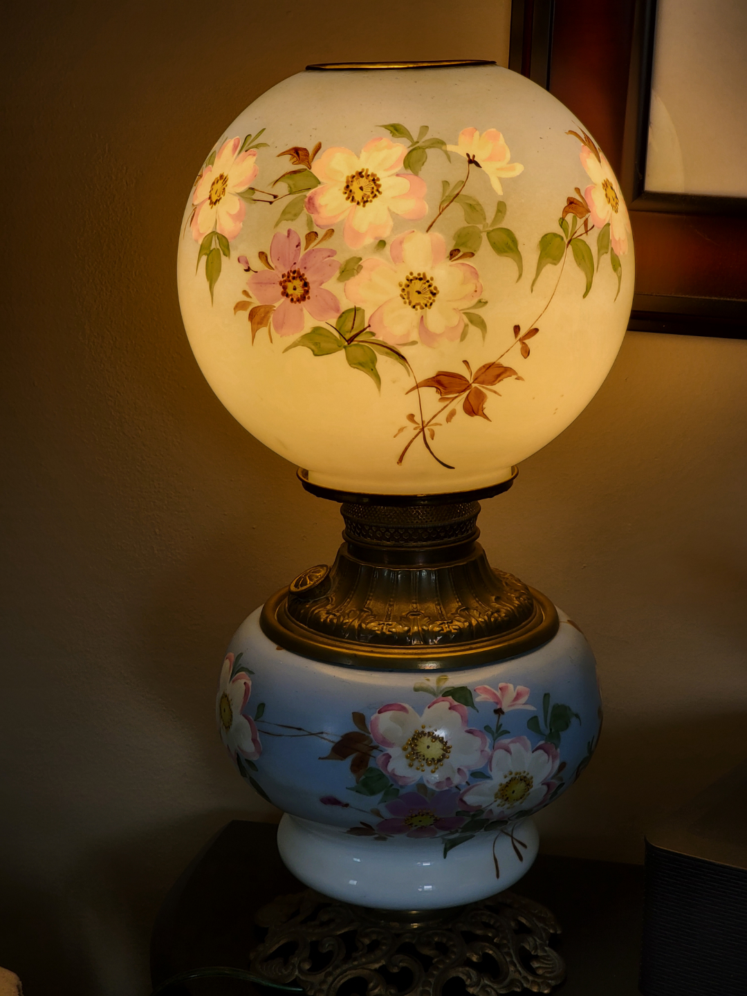 Antique Hand-Painted  qone with the wind electrified lamp