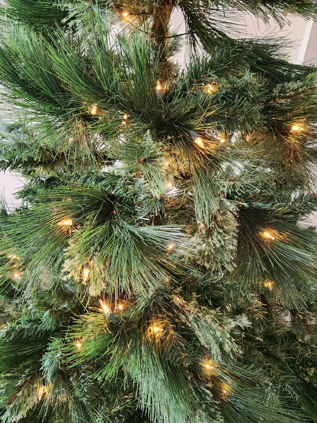 7ft Noma Artificial Christmas Tree 400 lights image indicator(6)