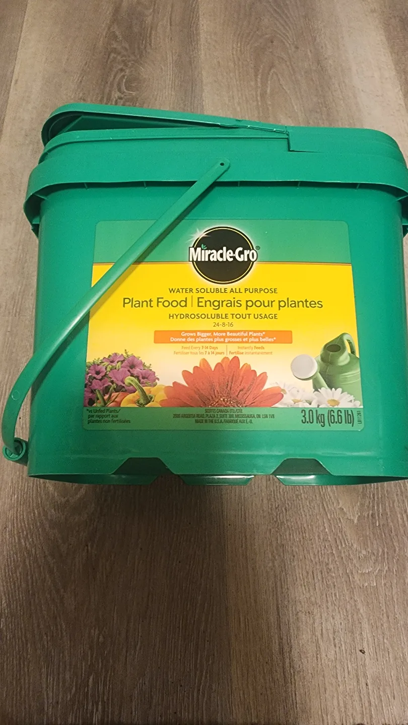Miracle-Gro Water Soluble All Purpose Plant Food thumbnail