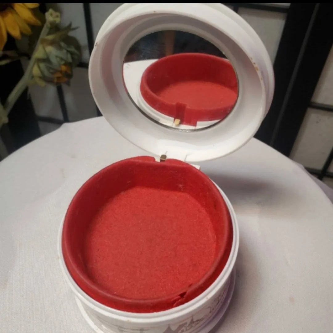 Vintage Lady-Mate Lovely Music Box image indicator(5)