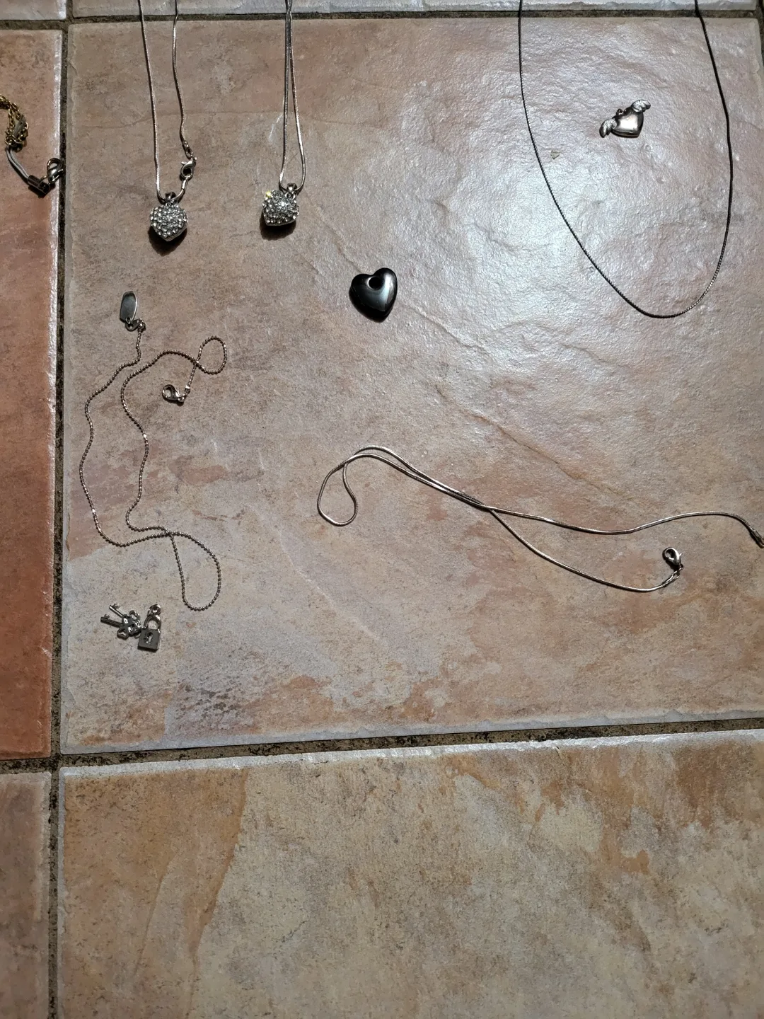 Necklace Lot - 7 necklaces, various styles and metals image indicator(5)