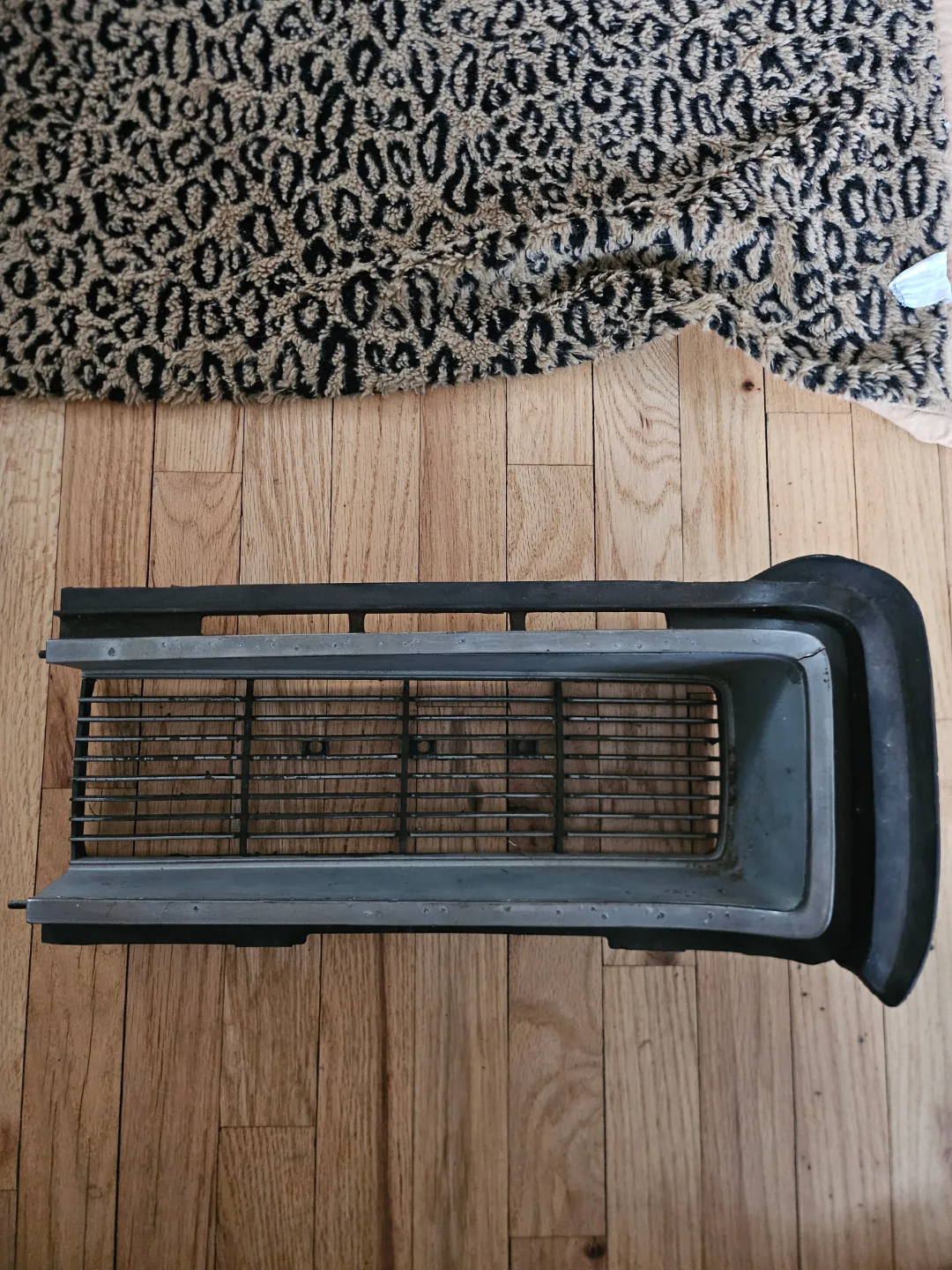 68' GTO HEADLIGHT GRILL image indicator(2)