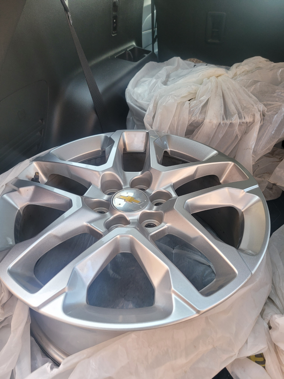 Set of 4 Chevrolet Alloy Wheels - photo 3