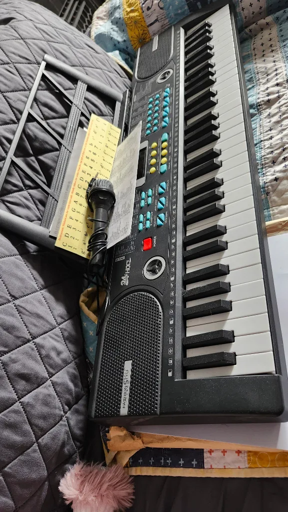 Electronic Keyboard with Microphone