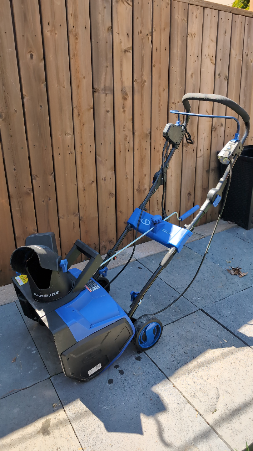 Snow Joe 18-inch 14.5-Amp Electric Snow Thrower