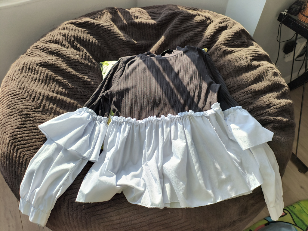 Black and White Ruffle Detail Blouse - photo 3