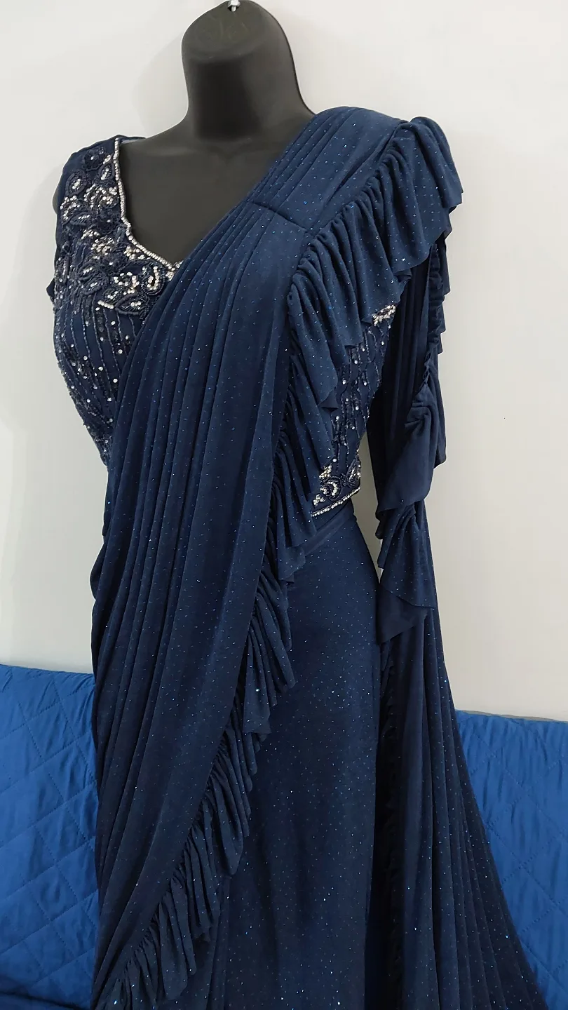 BRAND NEW Navy Blue Pre-draped Saree with Embellishments💚 image indicator(4)