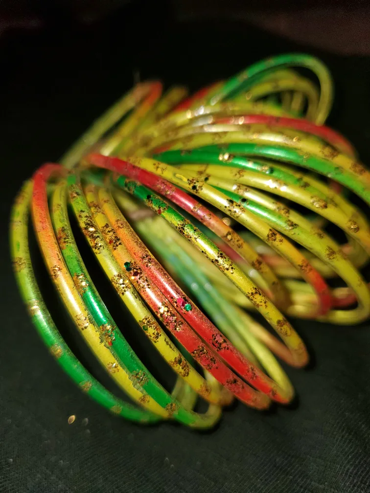 Multicoloured Glass Bangles (Green/Red/Yellow) Set image indicator(2)