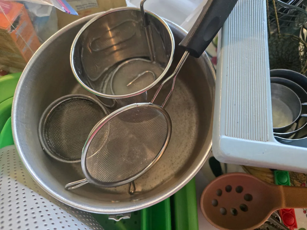 💚Assorted Kitchen Utensils and Measuring Cups image indicator(4)