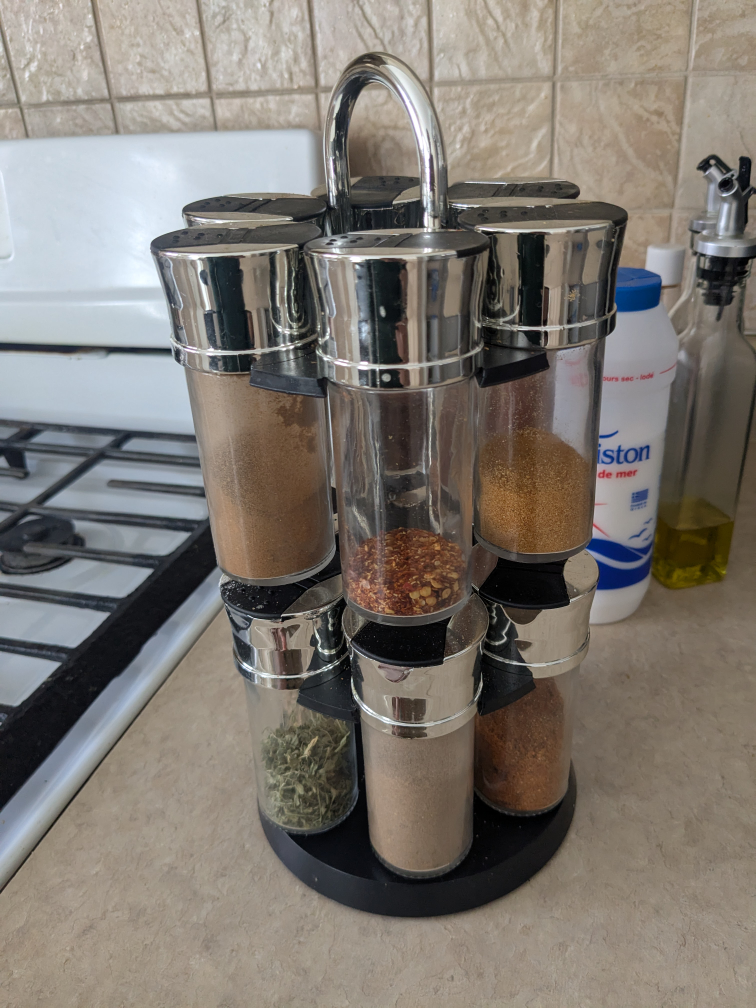 Spice rack with 8 jars