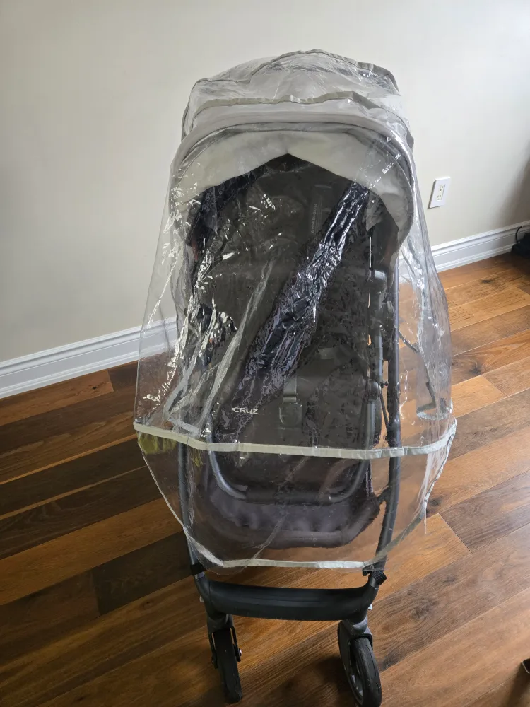 Uppababy Cruz Stroller with Rain Cover and Baby footmuff. image indicator(5)