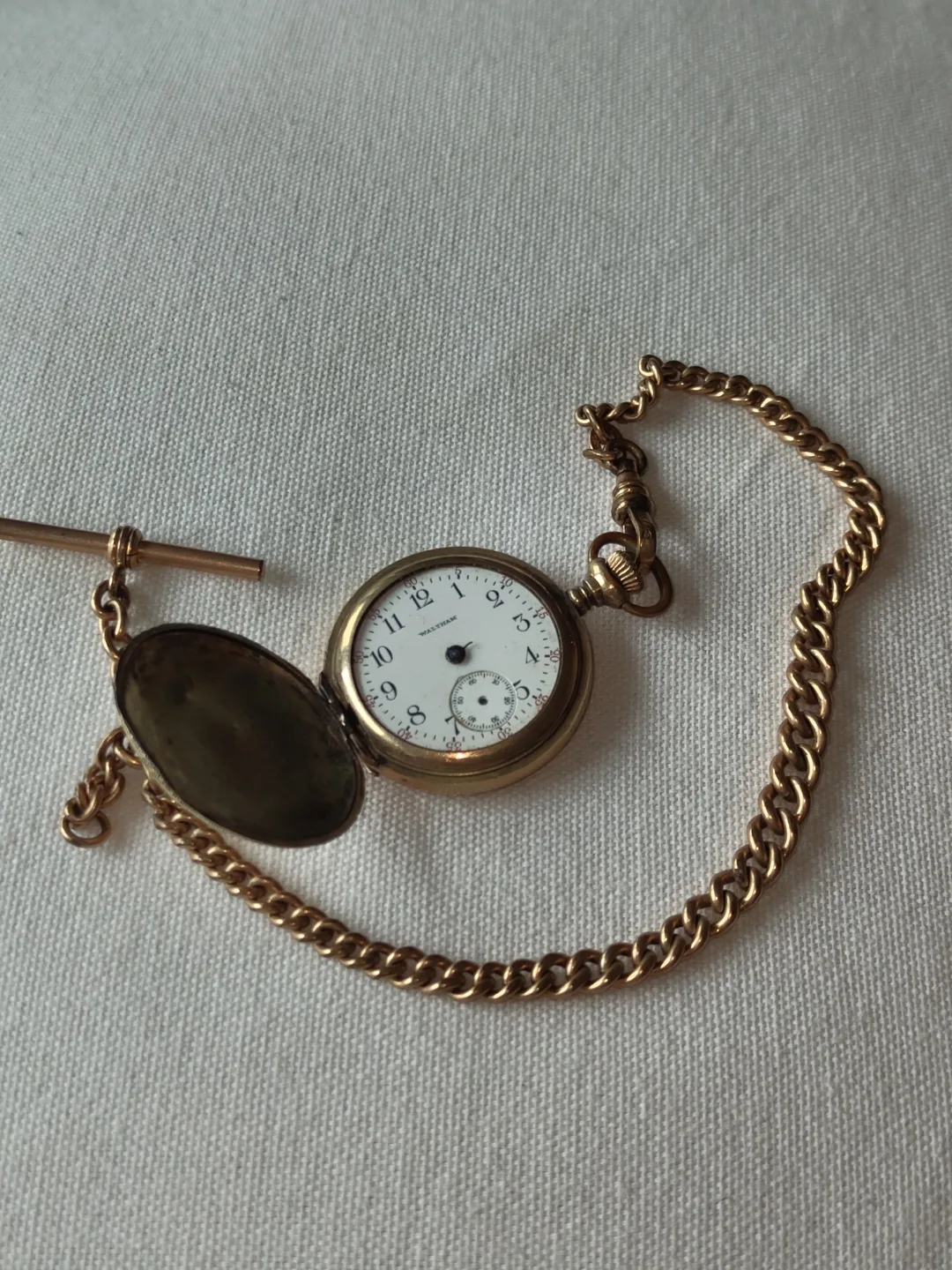 Antique Gold-Plated Pocket Watch with Chain (Decorative) image indicator(2)