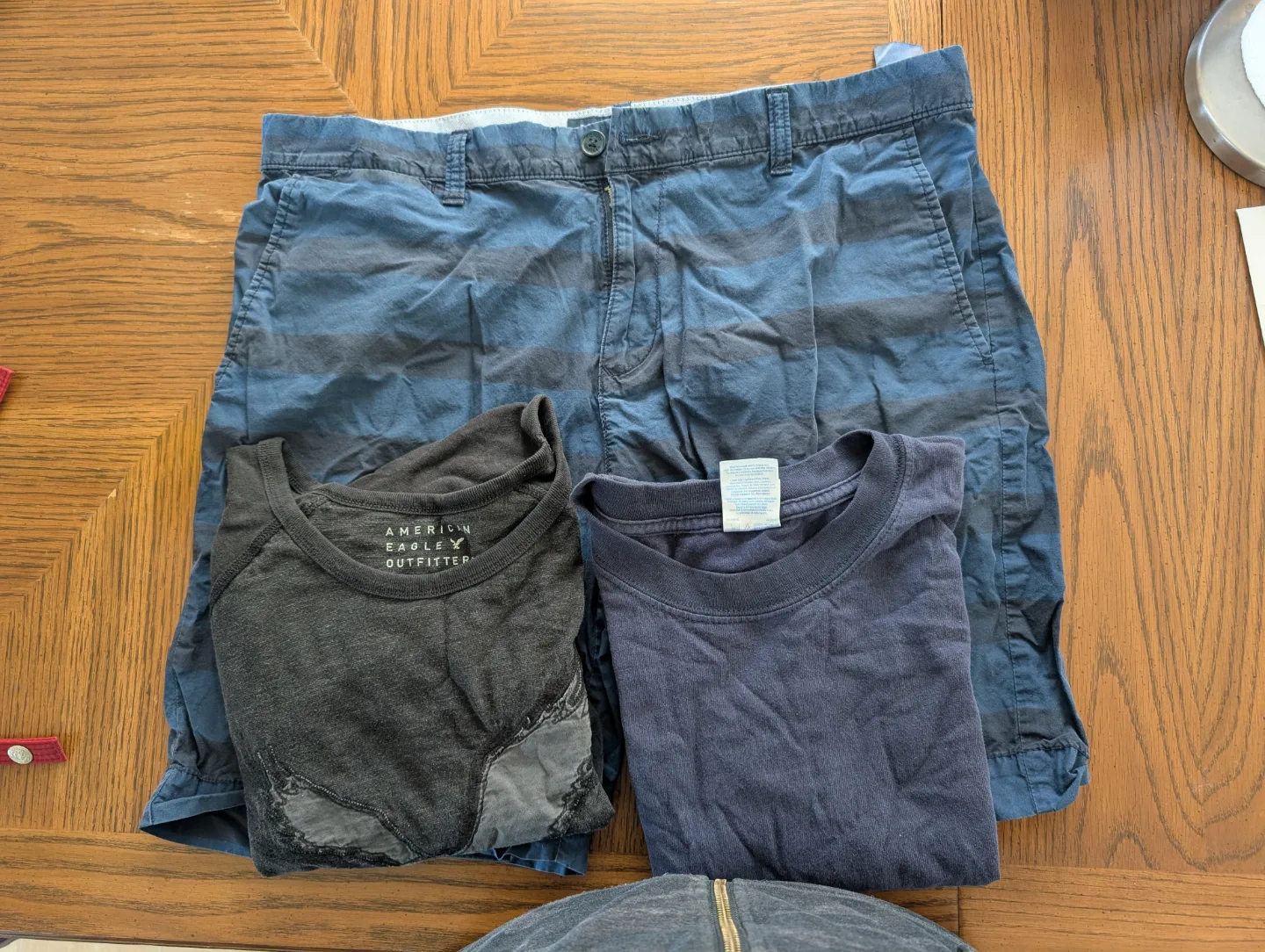 American Eagle Outfitters Men's Bundle: Shorts & Two T-Shirts 💚 thumbnail