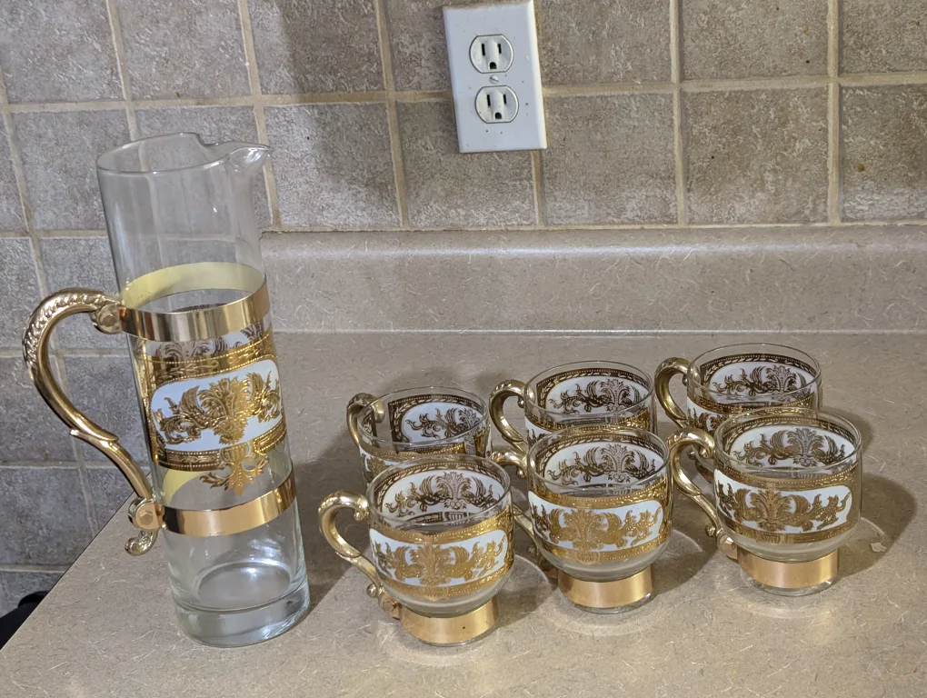Vintage Gold & Glass Drink Set - Pitcher & 6 Cups image indicator(3)