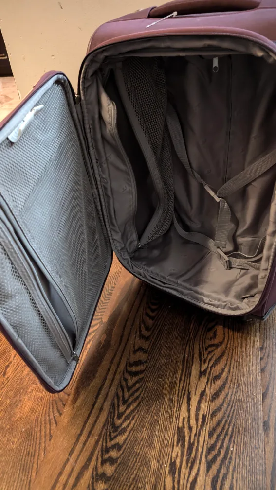 Carry-on Suitcase - Burgundy image indicator(3)