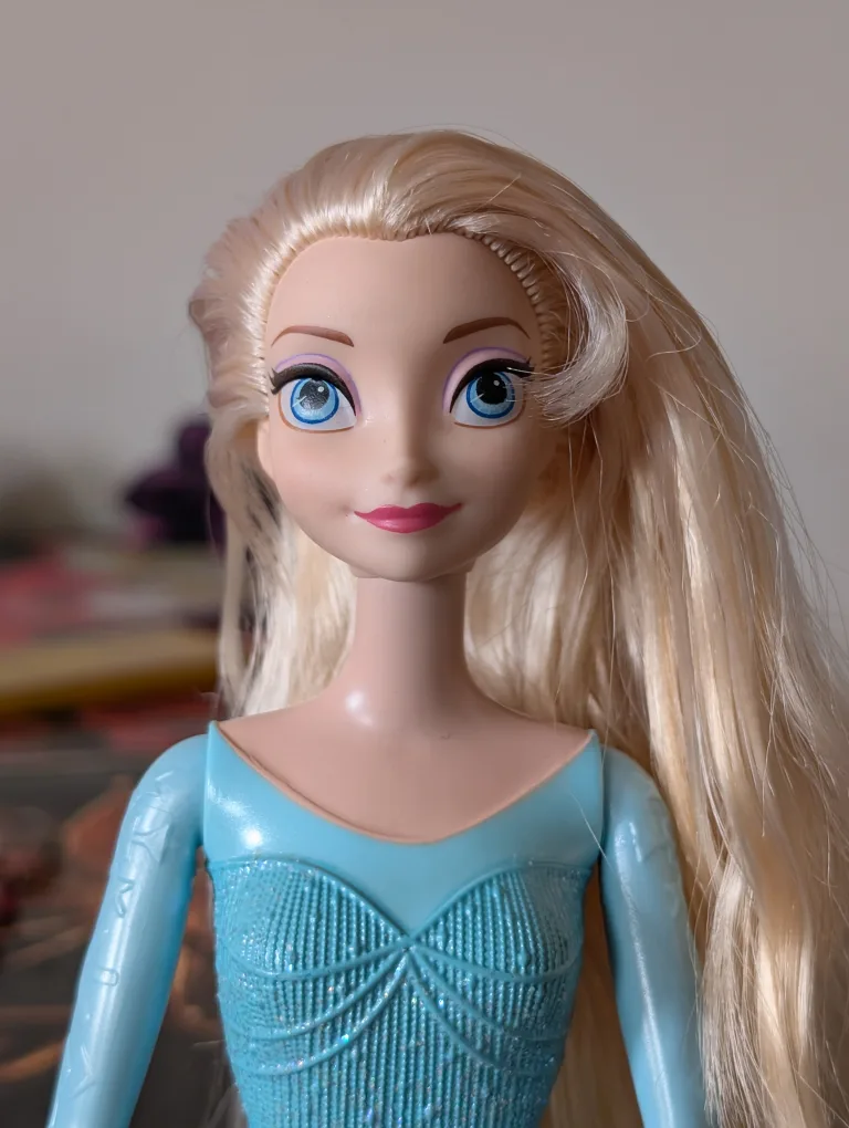 Mattel Disney Frozen Elsa Barbie Doll image indicator(4)