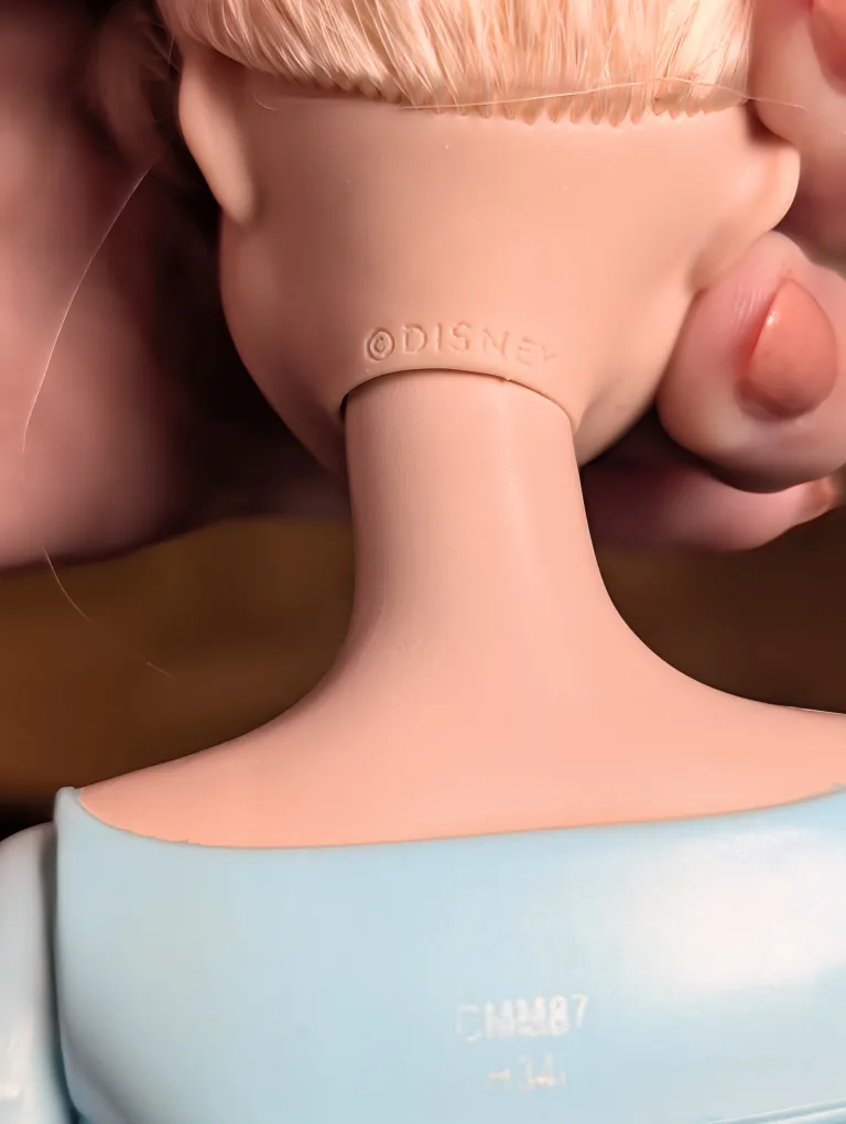 Mattel Disney Frozen Elsa Barbie Doll image indicator(10)