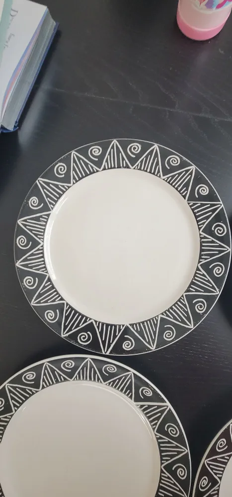 Set of three dinner plates, black and white geometric design image indicator(4)