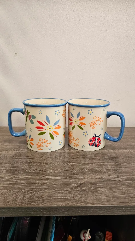Pair of Floral Mugs 💚 thumbnail
