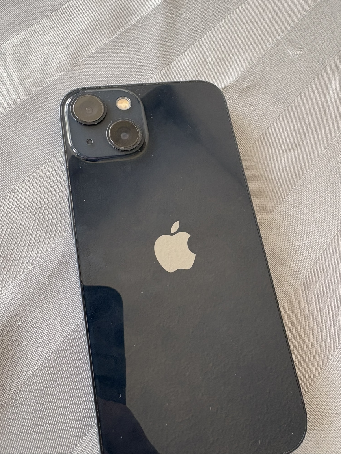 iPhone 13 - photo 2
