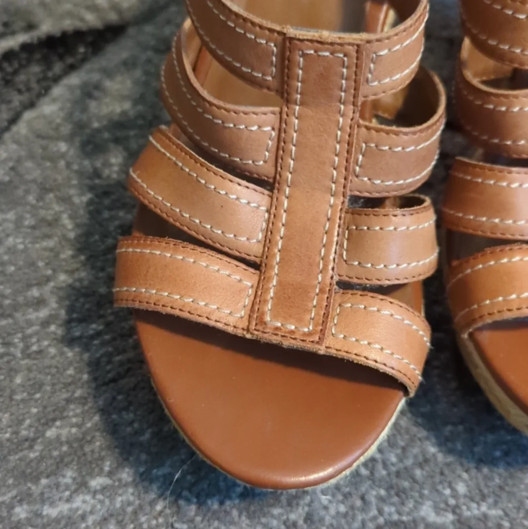 Hush Puppies Wedge Sandals - Size 7.5 image indicator(5)