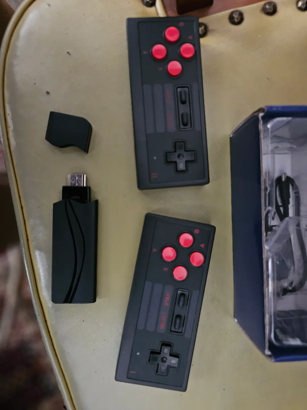 AOKO Extreme Mini Game Box with Two Controllers thumbnail