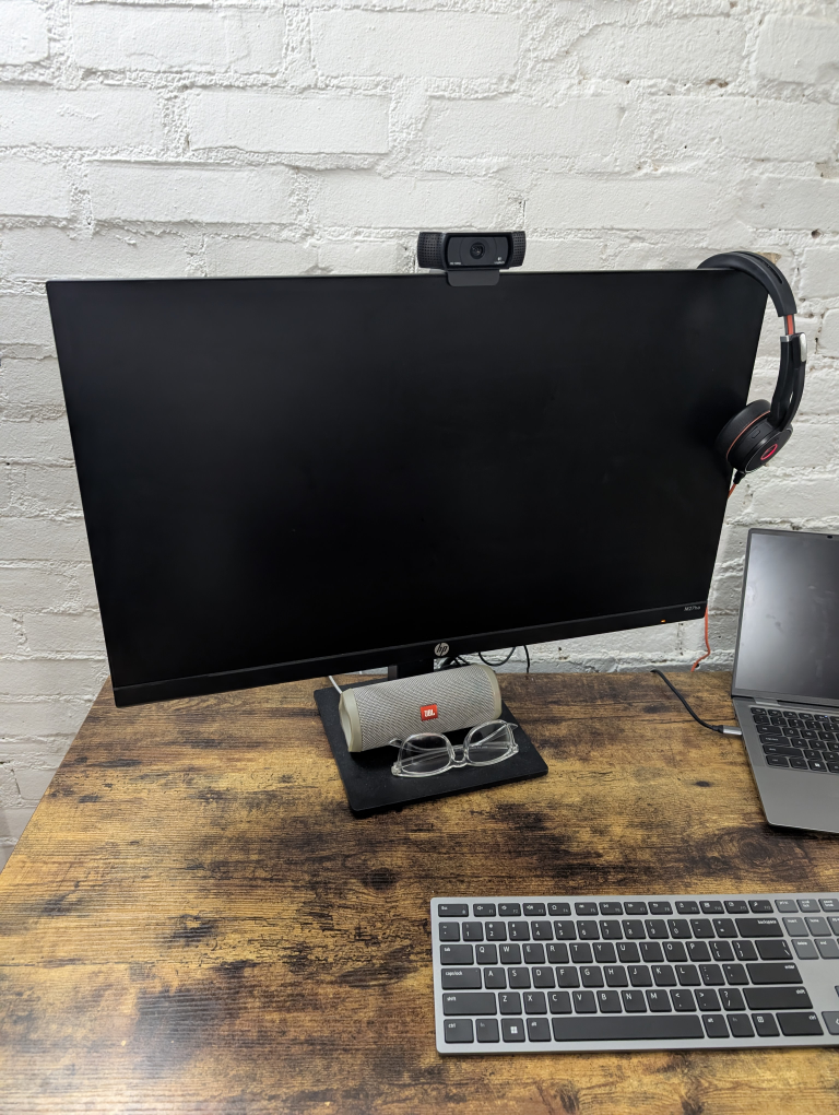 27' HP monitor with rotating/tilting stand