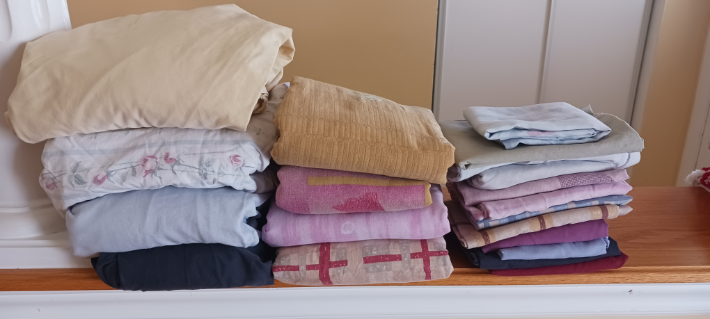Bundle of 8 Single Sheets & 12 Pillowcases!
