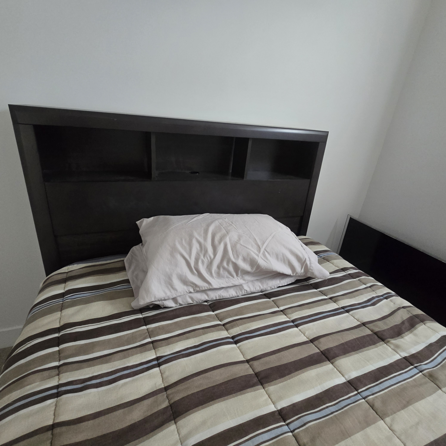 Steal of a Deal! Full Size Frame w/ Headboard and Drawers - photo 2