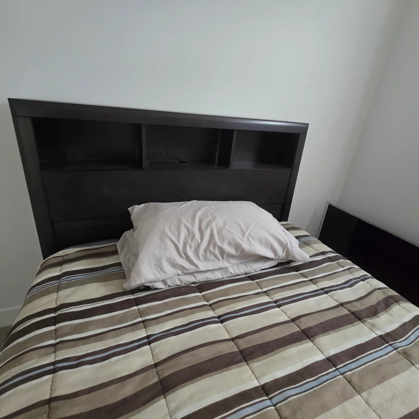 Steal of a Deal! Full Size Frame w/ Headboard and Drawers image indicator(2)