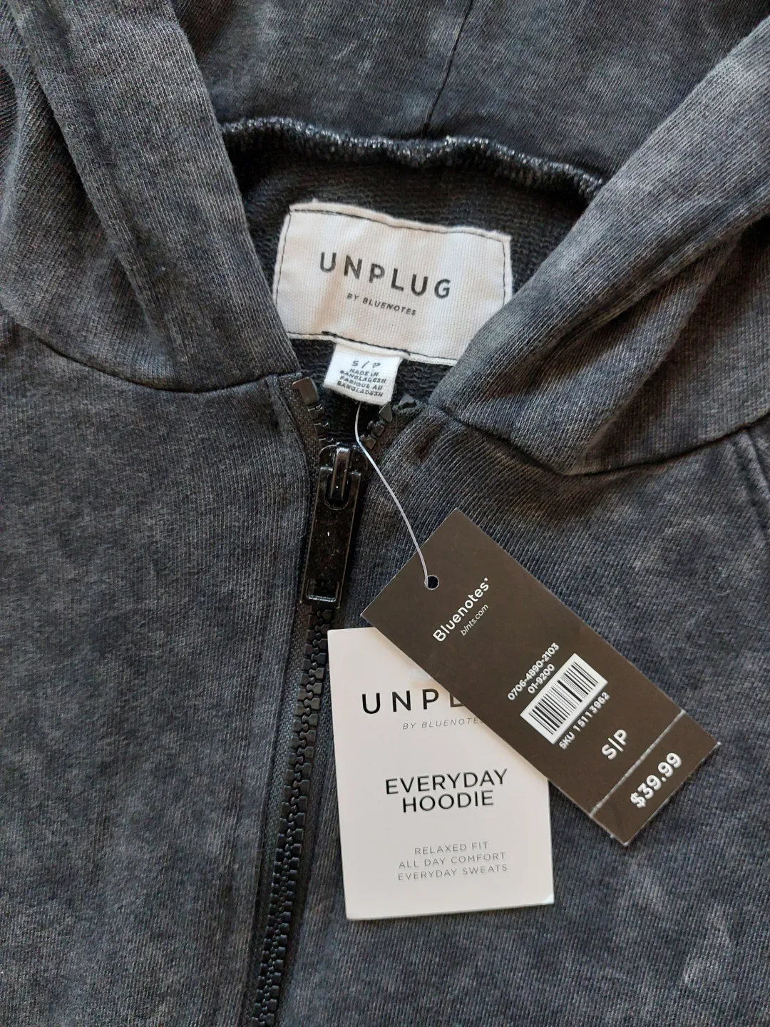 Brand New women's hoodie size S image indicator(3)