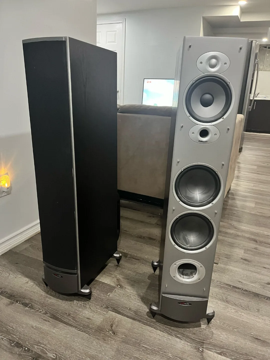 Polk Audio RT100 Floorstanding Speakers thumbnail