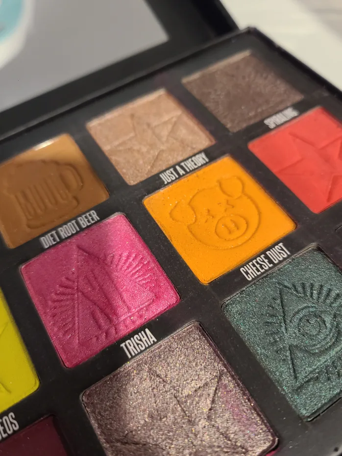 Jeffree Star Cosmetics Conspiracy Palette 💚 image indicator(3)