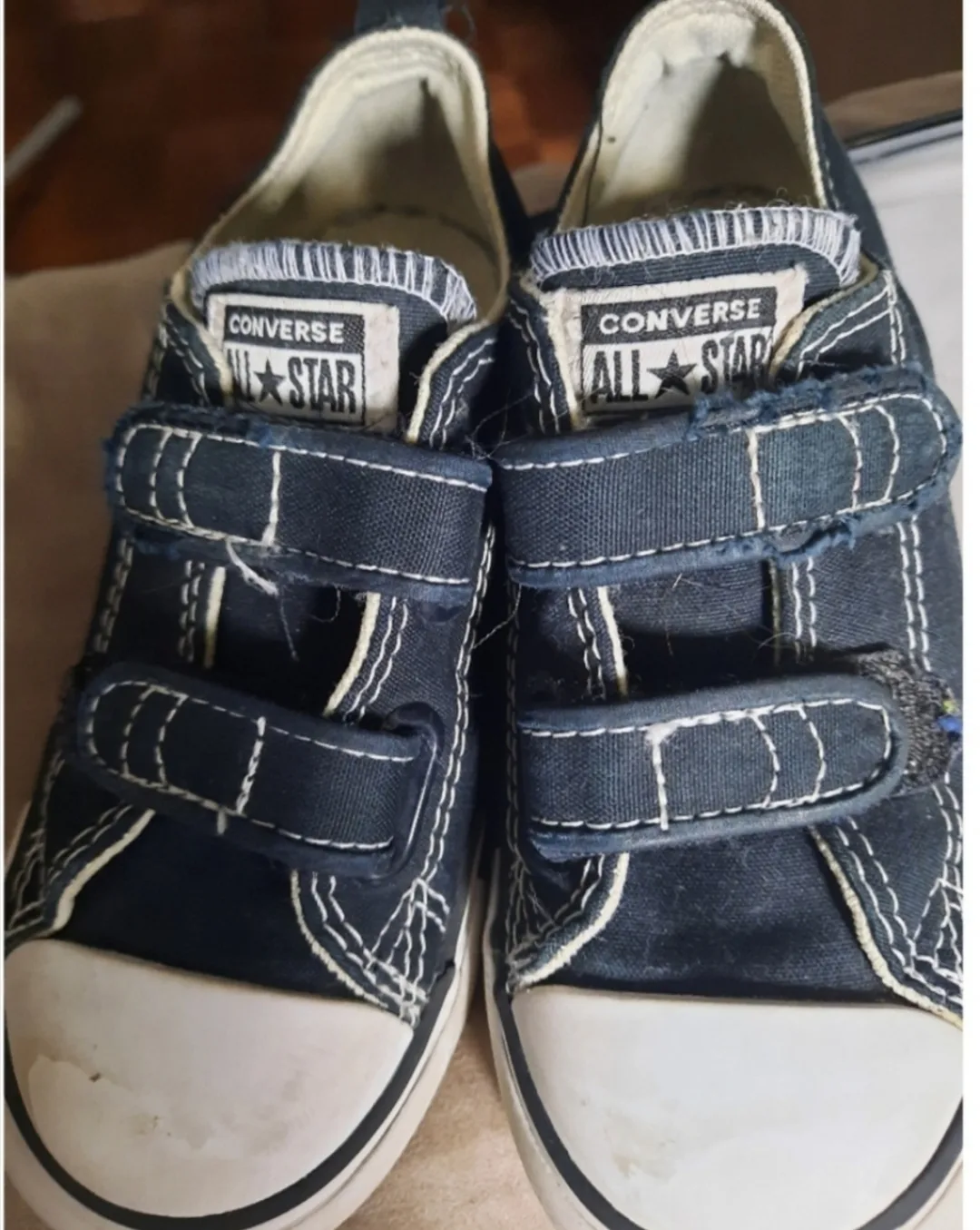 Kids Outfit: Denim Shorts, Tie-Dye Shirt & Converse Sneakers image indicator(3)