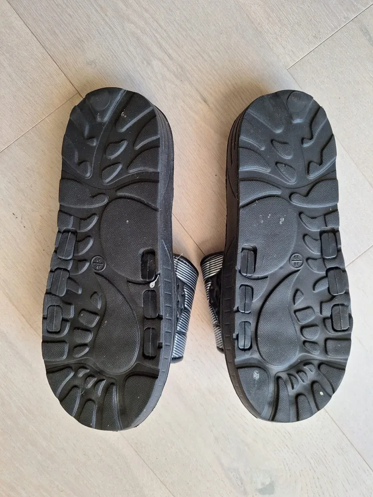 Acupressure Massager Slippers image indicator(2)
