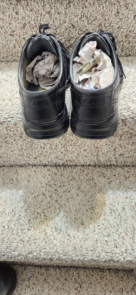 Men's Clarks Black Leather Shoes - Size 10 or 10/5 - photo 2