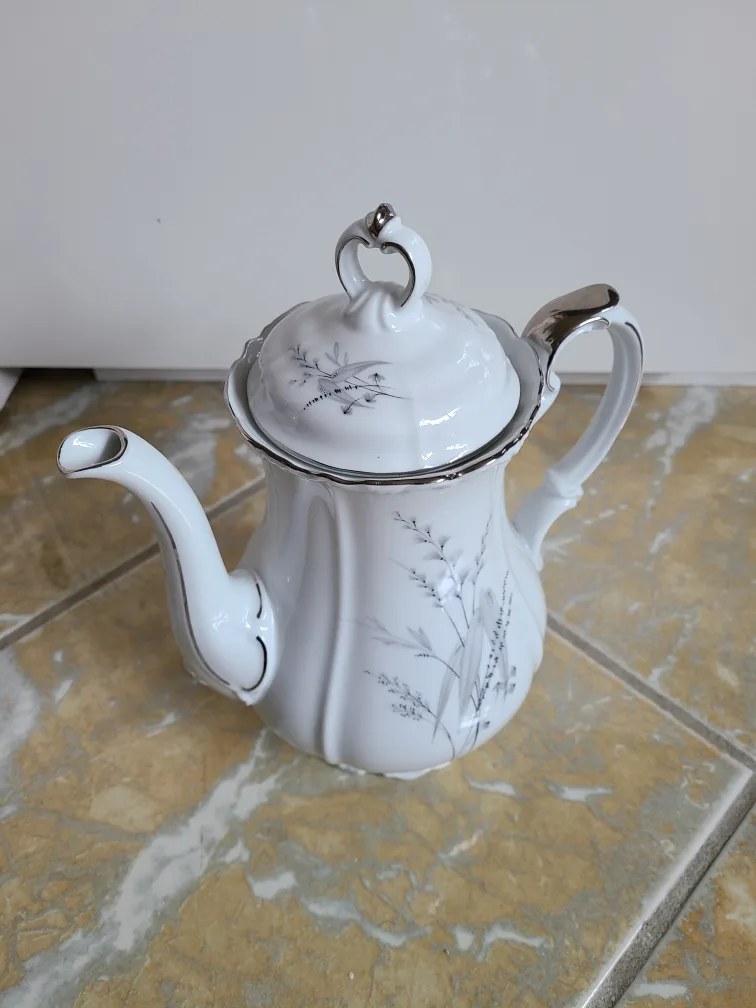 Vintage Victorian Style Coffee Pot image indicator(3)