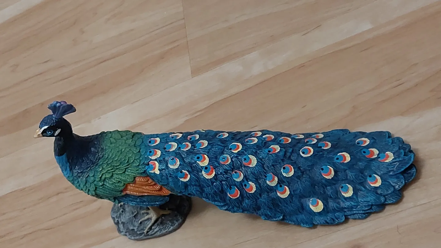 BRAND NEW Peacock Figurines💚 image indicator(3)