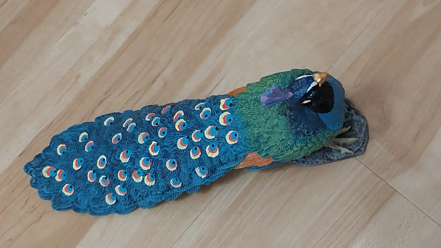 BRAND NEW Peacock Figurines💚 image indicator(4)