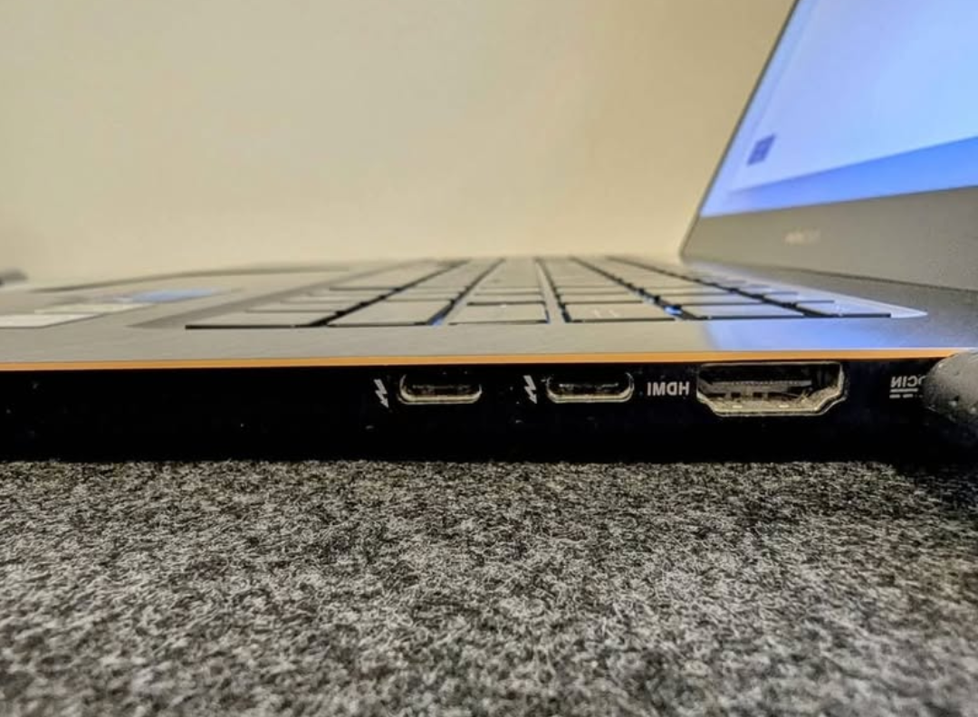 ASUS Zenbook Laptop - Excellent Condition - photo 3