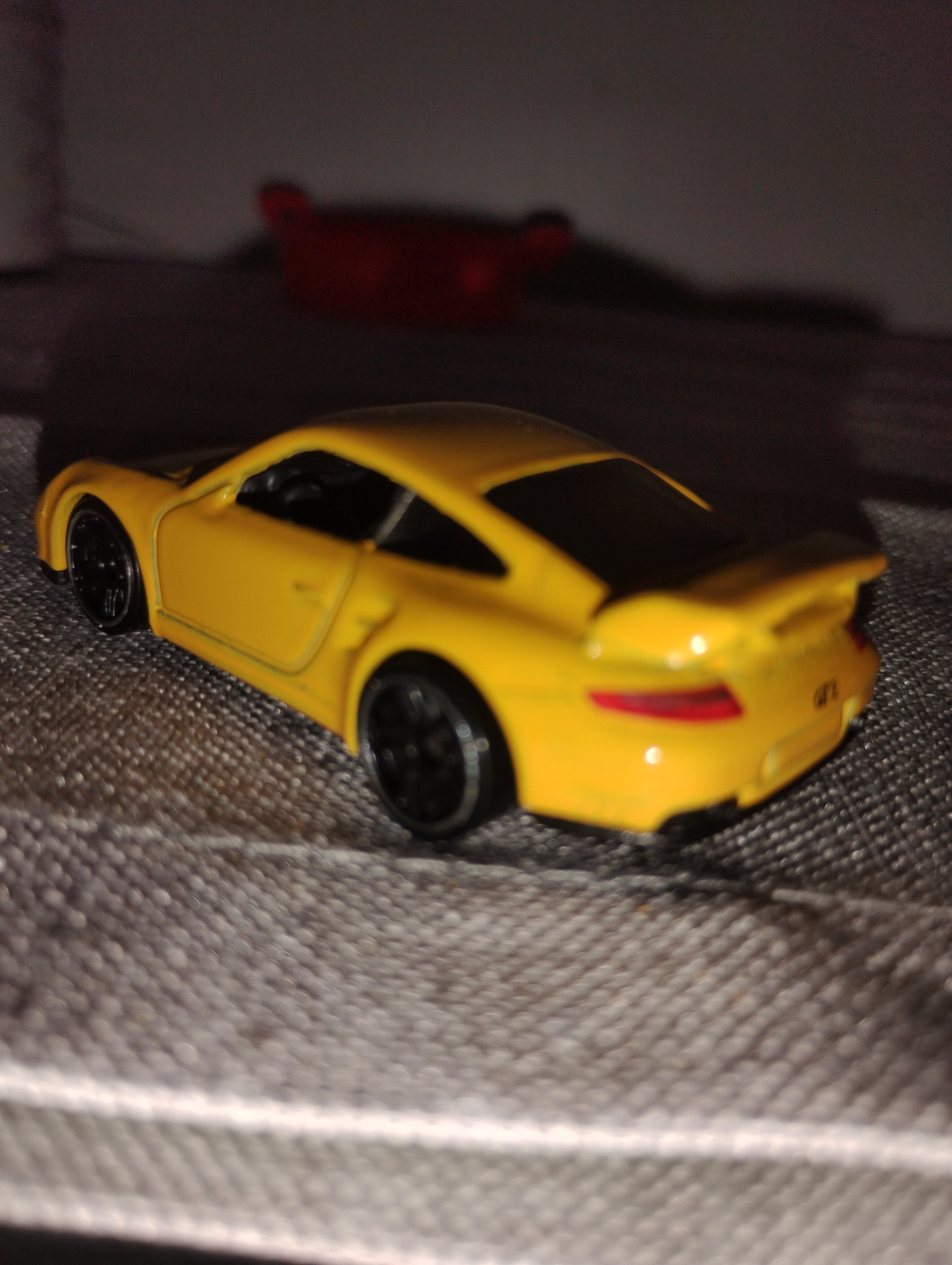 Yellow Porsche 911 GT2 Hot Wheels - photo 3