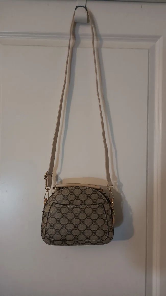 Adorable Beige Crossbody Bag image indicator(2)