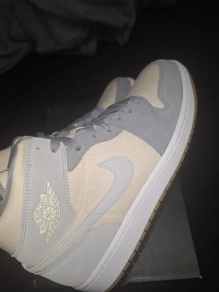 Nike Air Jordan 1s mid-top 10.5  Coconut🥥 milk🥛 image indicator(5)