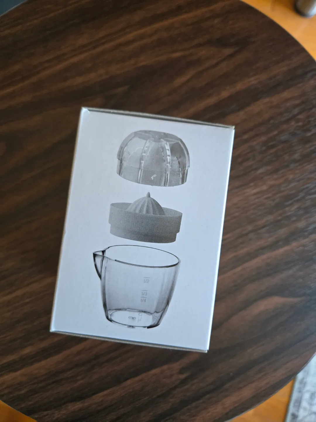 💚 Compact Citrus Juicer with Strainer thumbnail