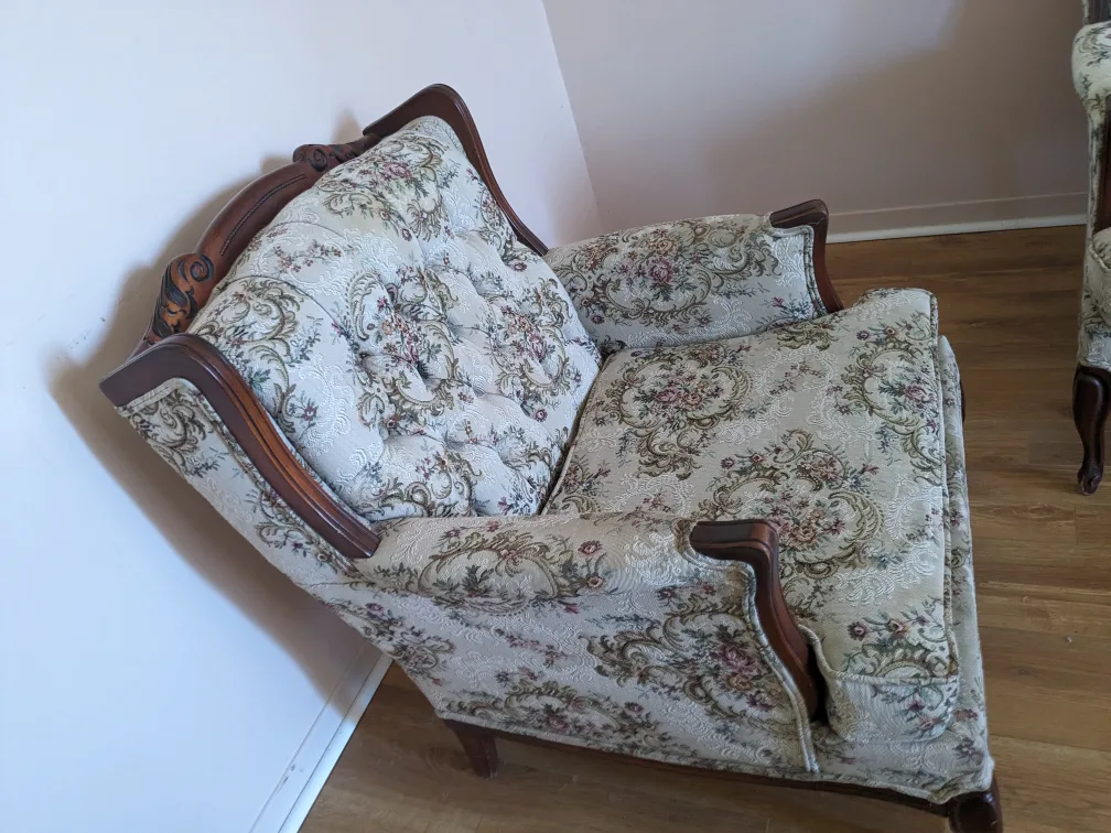 Vintage Floral Sofa and Armchair Set image indicator(6)
