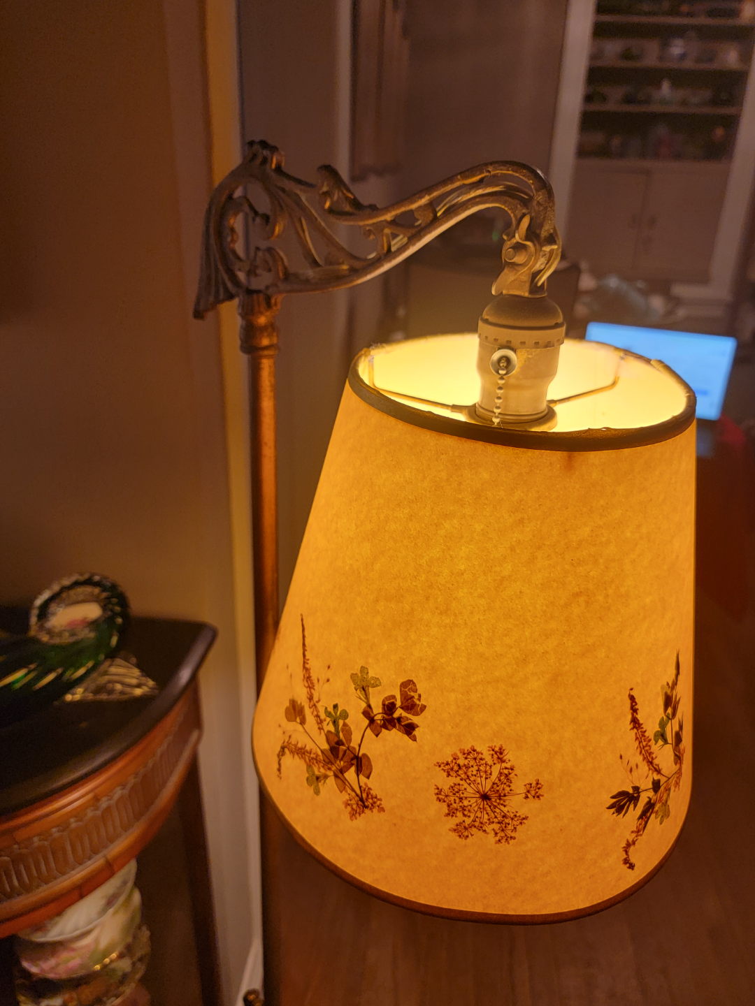 Antique brass  bridgeLamp with Floral paper Shade - photo 3