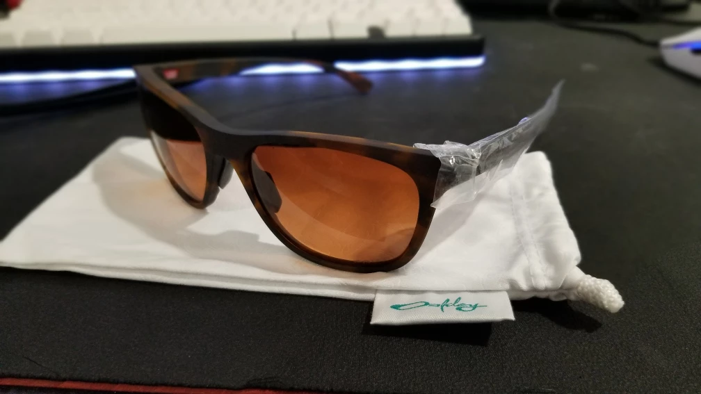 *New* Oakley Sunglasses with Case