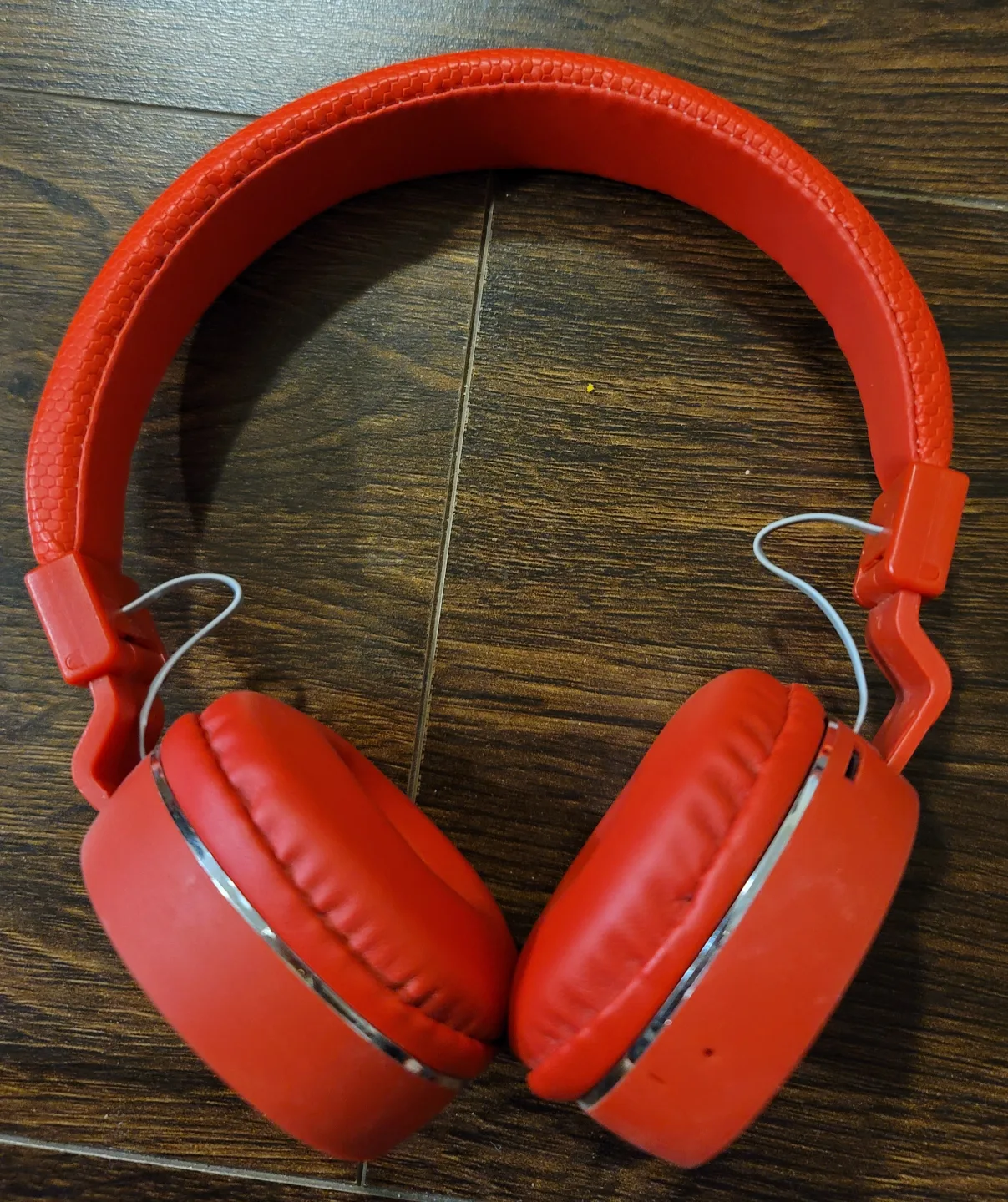 Red Headphones with Built-in MP3 Player image indicator(3)