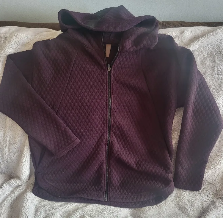 Women's Burgundy Quilted Zip-Up Hoodie thumbnail