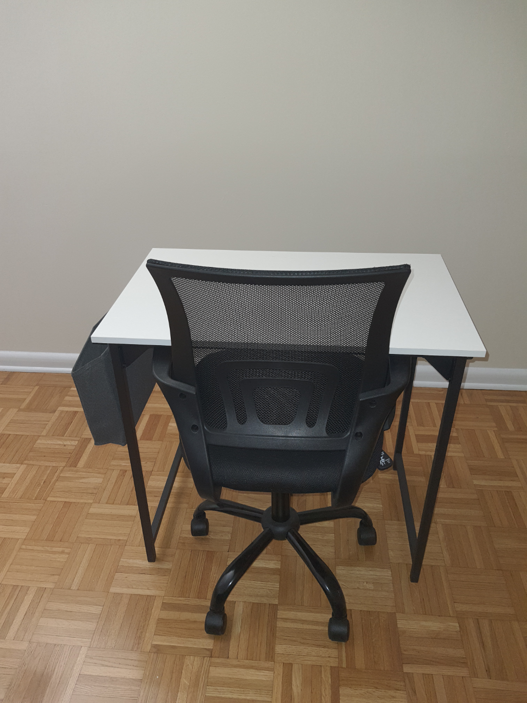 Black Mesh Office Chair with Wheels